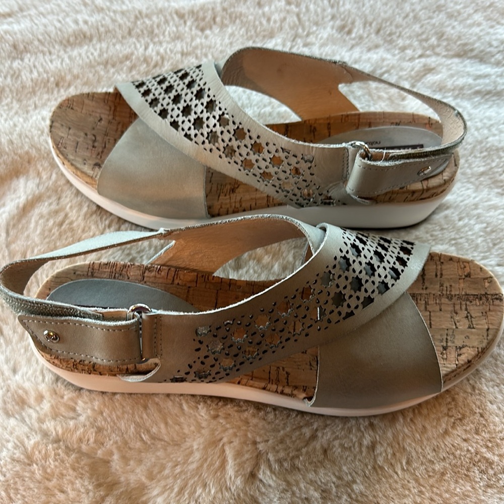 Nwob. Pikolinos sandals